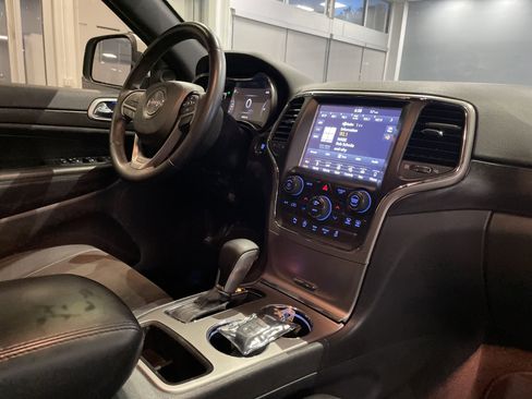Used 2018 Jeep Grand Cherokee Laredo image 33