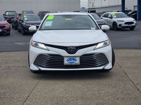 Used 2020 Toyota Camry XLE image 2