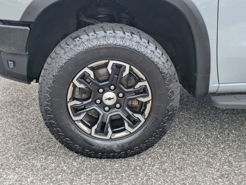 Used 2024 Chevrolet Silverado 1500 ZR2 AWD/4WD image 11