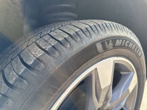 Certified 2019 GMC Acadia SLT image 10