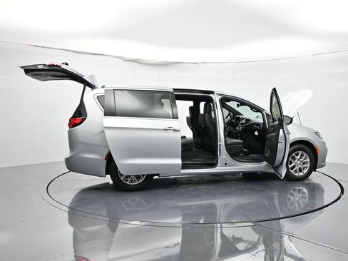 New 2026 Chrysler Pacifica Select image 45