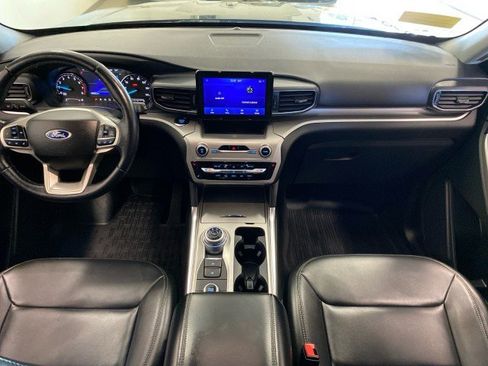 Certified 2022 Ford Explorer XLT w/ Equipment Group 202A image 13