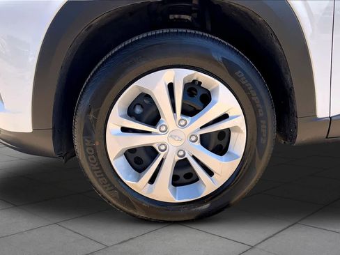 Used 2025 Chevrolet Trax LS image 11
