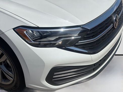 Certified 2023 Volkswagen Jetta SE FWD image 33