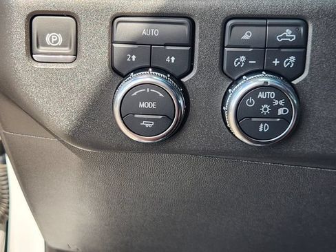 Used 2025 GMC Sierra 1500 SLT AWD/4WD image 21