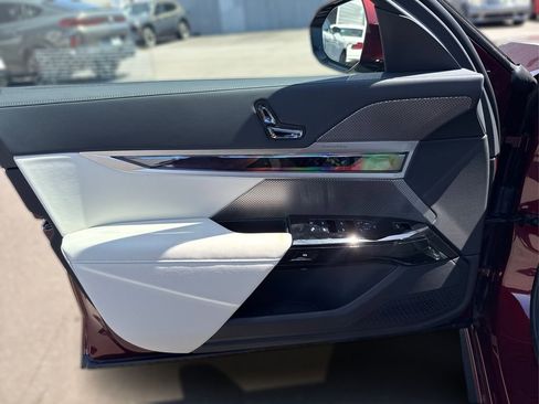 New 2025 BMW 750e xDrive image 26