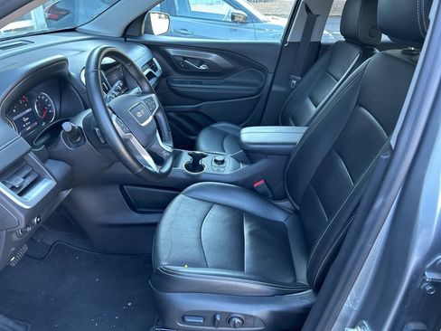 Used 2024 GMC Terrain SLT image 3