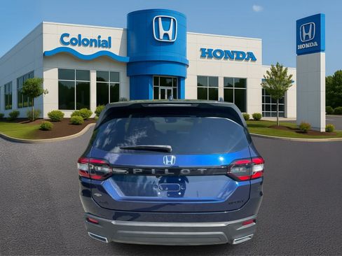 Used 2025 Honda Pilot Sport image 5