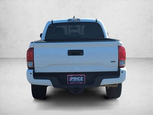 Used 2017 Toyota Tacoma TRD Off-Road image 6