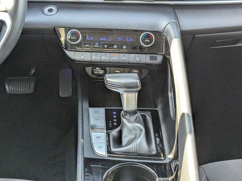Used 2022 Hyundai Elantra SEL w/ Convenience + Premium Package FWD image 17