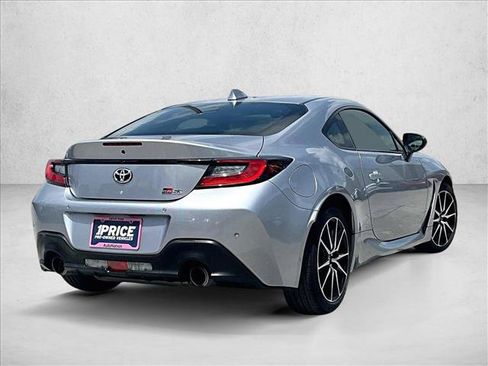Used 2023 Toyota GR86 RWD image 2