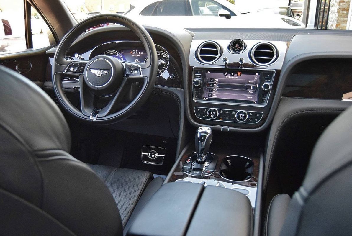 Used 2019 Bentley Bentayga AWD/4WD image 25