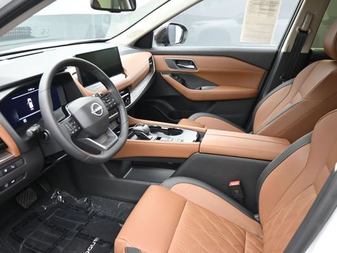 Certified 2025 Nissan Rogue Platinum w/ Platinum Premium Package FWD image 10