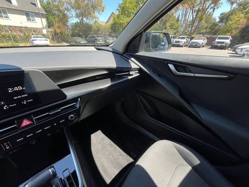 Used 2026 Kia Niro LX FWD image 33
