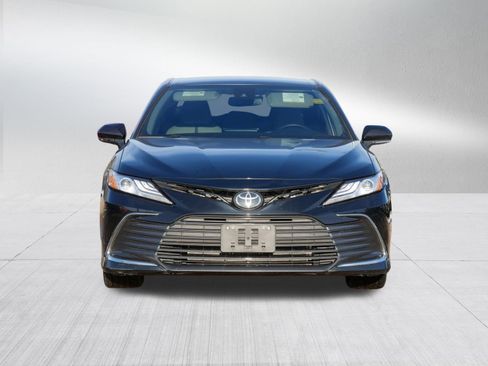 Used 2023 Toyota Camry XLE image 2