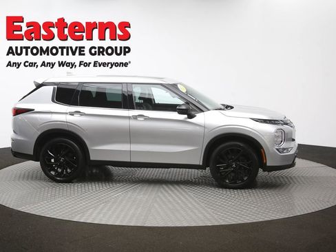 Used 2022 Mitsubishi Outlander SE FWD image 45