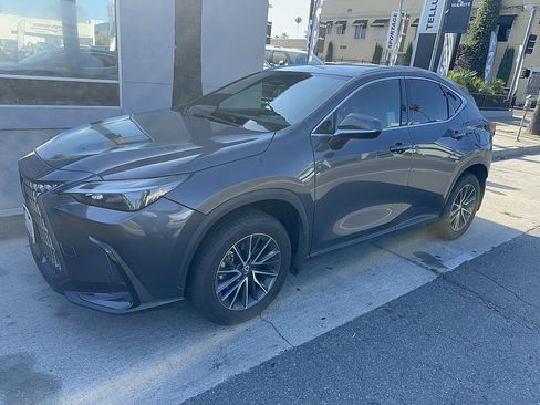 Used 2024 Lexus NX 250 FWD image 2