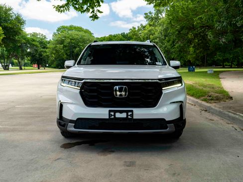 Used 2023 Honda Pilot Touring image 3