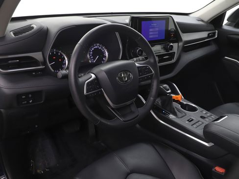 Used 2024 Toyota Highlander XLE image 23