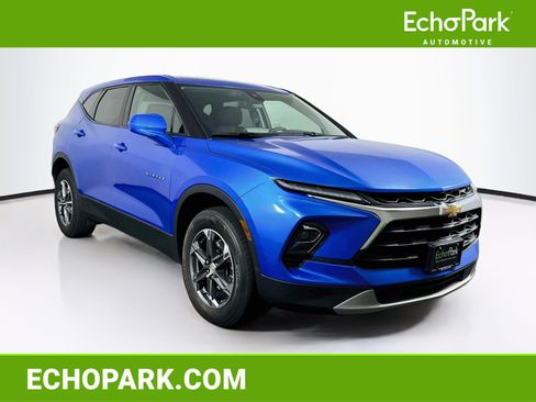 Used 2025 Chevrolet Blazer LT FWD image 1