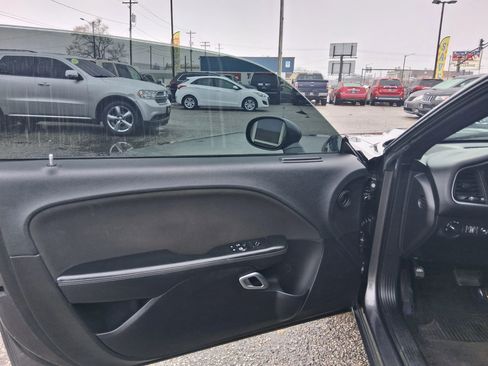 Used 2019 Dodge Challenger SXT image 11