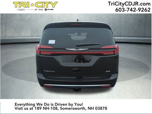 New 2026 Chrysler Pacifica Pinnacle image 4
