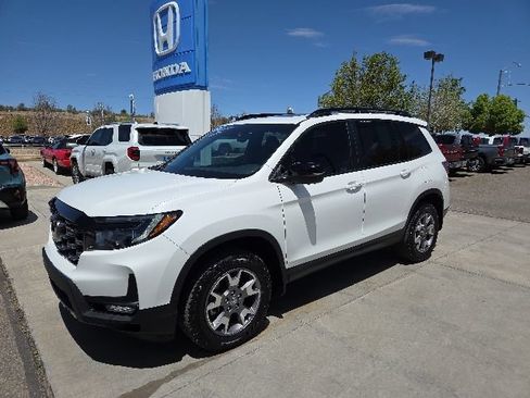 Certified 2022 Honda Passport TrailSport image 2