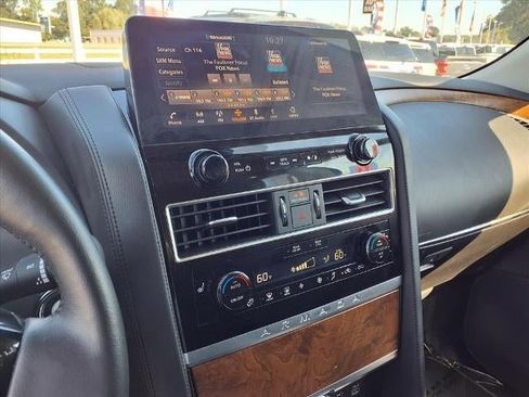 Used 2024 Nissan Armada SL w/ Captain's Chairs Package image 8
