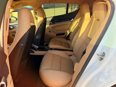 Used 2016 Porsche Panamera image 18