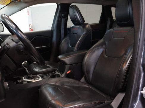 Used 2015 Jeep Cherokee Trailhawk w/ Leather Interior Group AWD/4WD image 11