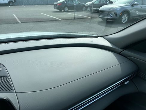 Used 2025 Hyundai Elantra SEL FWD image 36