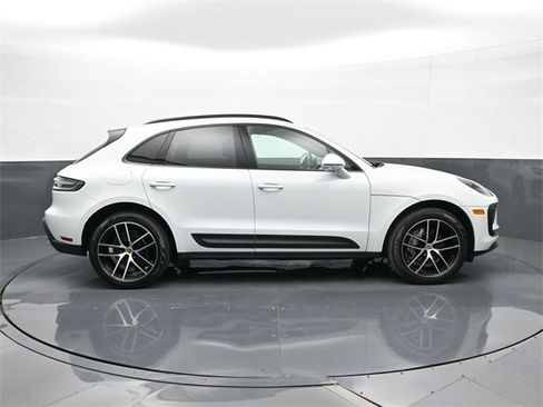 Used 2025 Porsche Macan image 21