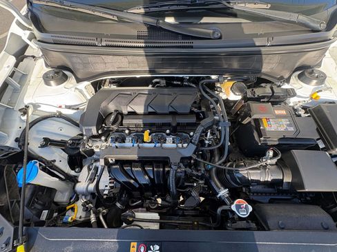 Used 2025 Hyundai Venue SEL image 32