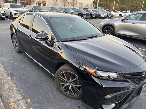 Used 2023 Toyota Camry SE w/ Convenience Package image 4