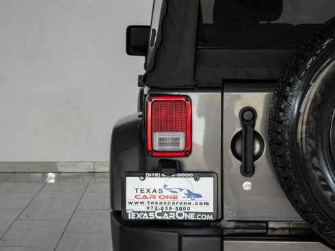 Used 2018 Jeep Wrangler Unlimited Sahara AWD/4WD image 42