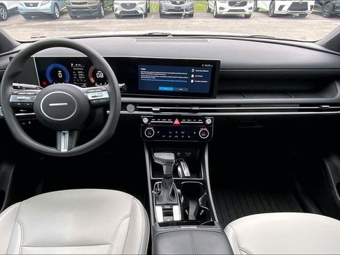Used 2025 Hyundai Santa Cruz SEL FWD image 15