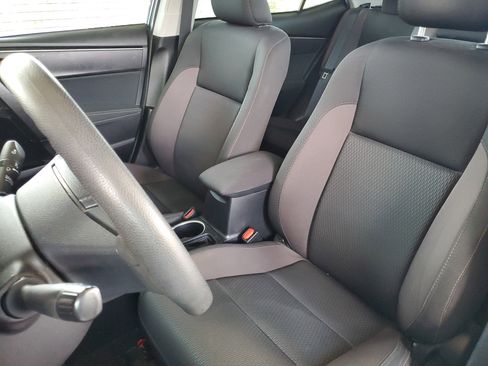 Used 2018 Toyota Corolla LE FWD image 18