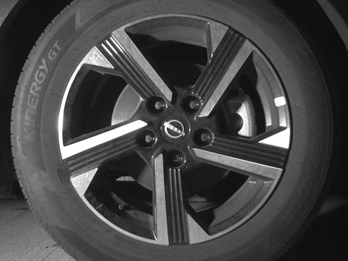 Used 2025 Nissan Sentra SV FWD image 13