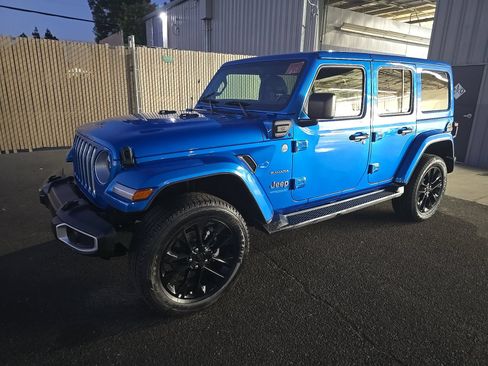 Used 2021 Jeep Wrangler Unlimited Sahara w/ Cold Weather Group AWD/4WD image 1