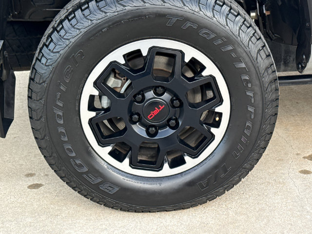 Used 2024 Toyota Tacoma TRD Off-Road w/ TRD Off Road Upgrade Package AWD/4WD image 10