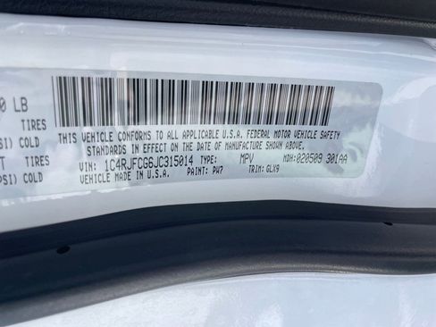 Used 2018 Jeep Grand Cherokee Overland AWD/4WD image 12
