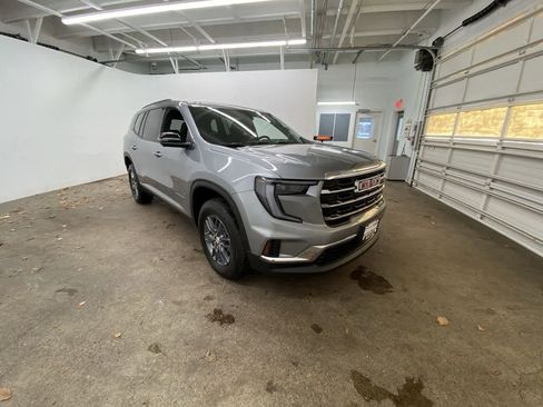 Used 2025 GMC Acadia Elevation image 8