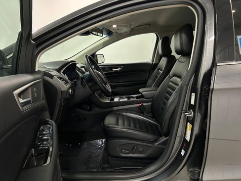 Used 2020 Ford Edge SEL w/ Cold Weather Package image 4