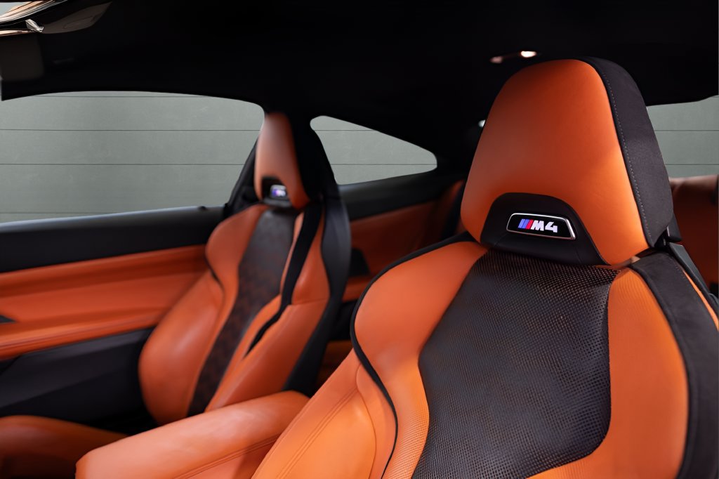 Used 2022 BMW M4 Competition w/ M Carbon Exterior Package RWD image 2