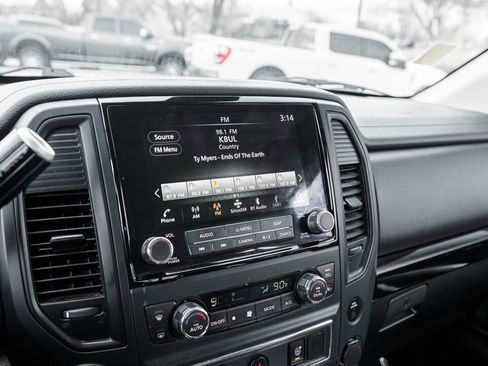 Used 2022 Nissan Titan SV w/ SV Convenience Package image 25