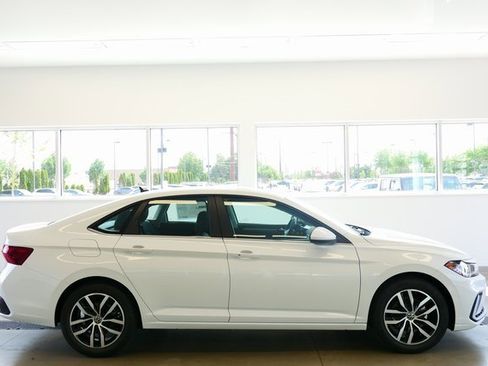 New 2025 Volkswagen Jetta SE image 7