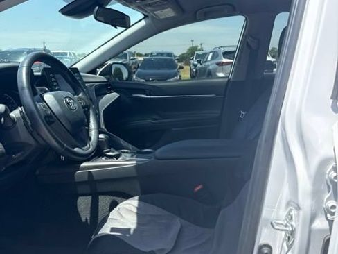 Used 2023 Toyota Camry SE FWD image 7