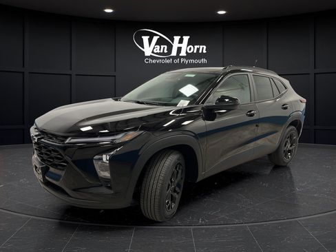 New 2026 Chevrolet Trax LT w/ Midnight Edition FWD image 3