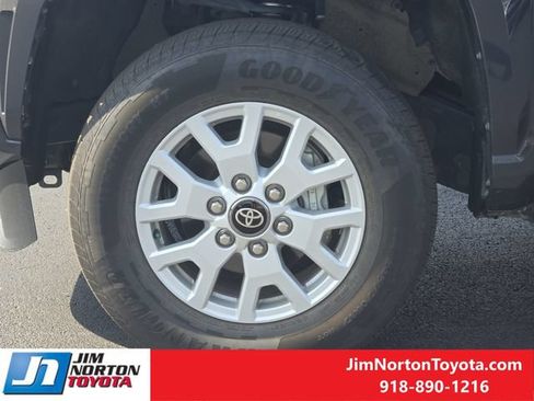 Used 2025 Toyota Tacoma SR5 AWD/4WD image 14