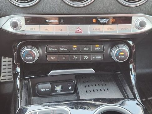 Used 2022 Kia Stinger GT-Line w/ Sun & Sound Package RWD image 17